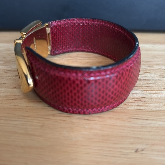 Gucci Vintage Red Lizard Hinged Cuff Bracelet - Picture 4 of 11